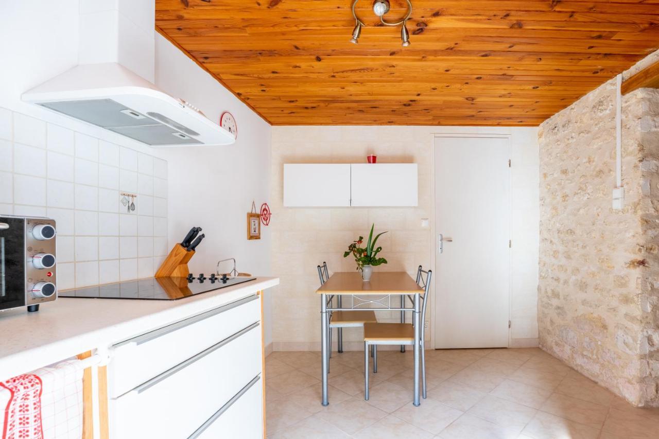 Apartment La Barberie Saint-Martial-de-Vitaterne